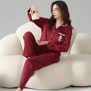 莫代尔 舒适时尚小熊印花开衫翻领长袖带胸垫可外穿秋冬睡衣套装 女款 酒红色