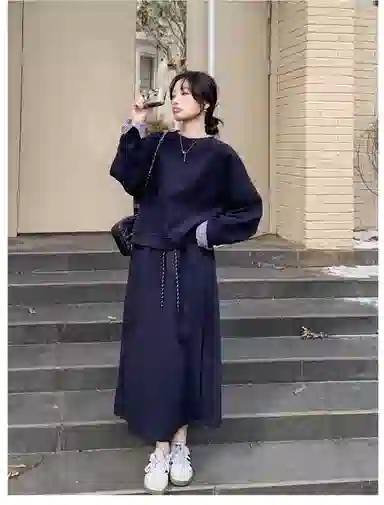 丝絮丝绸 秋季减龄慵懒感袖口拼接圆领上衣休闲半身裙两件套裙装套装 女款