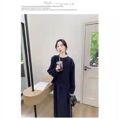丝絮丝绸 秋季减龄慵懒感袖口拼接圆领上衣休闲半身裙两件套裙装套装 女款