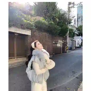 丝絮丝绸 秋冬季时尚宽松舒适白富美奢華贵妇级大毛领坎肩马甲外套棉服 女款