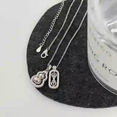 CUTE DAME 990