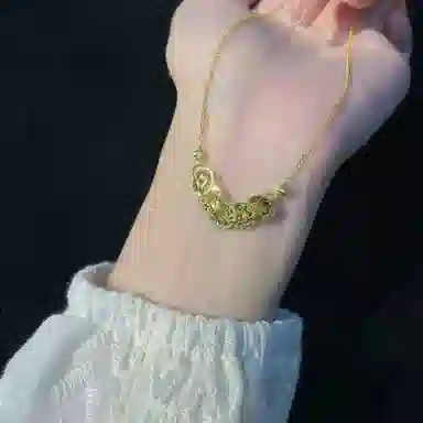 CUTE DAME