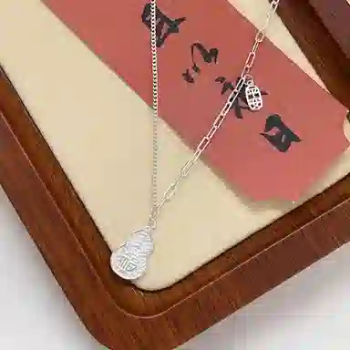 CUTE DAME 990