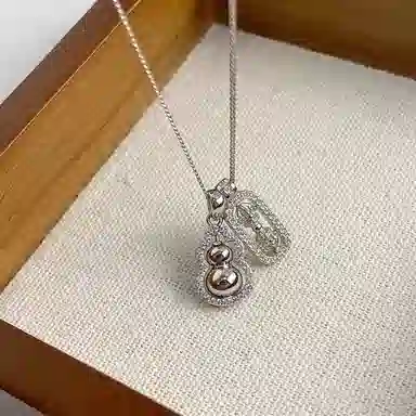CUTE DAME 990