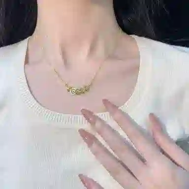 CUTE DAME