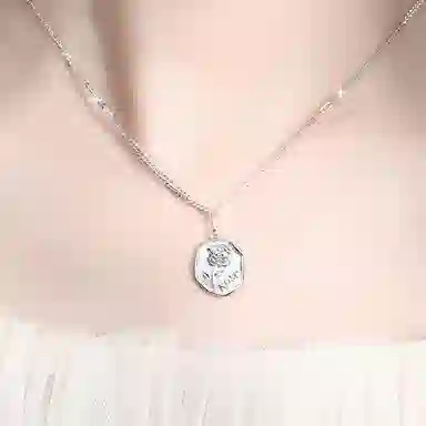 CUTE DAME 990