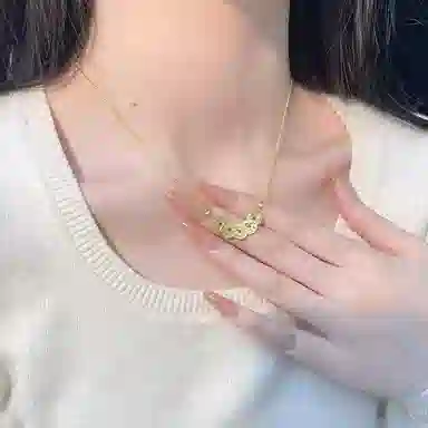 CUTE DAME