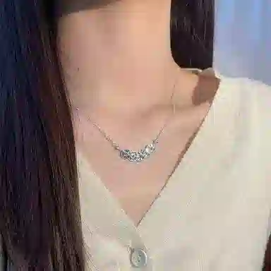 CUTE DAME