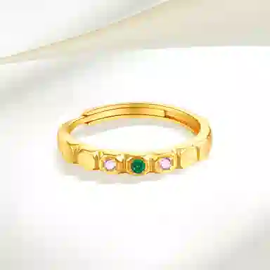 925