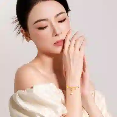 925