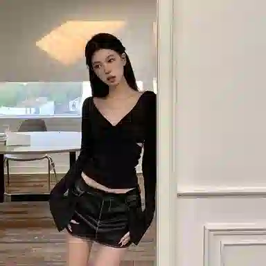 JUFU V-Neck Long Sleeve Tee