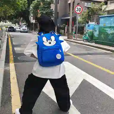 WICKBUEN Plush Backpack