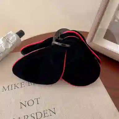 蒙妮 法式丝绒蝴蝶三角#好运 亚克力 发夹 女款