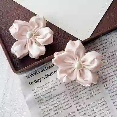 蒙妮 甜美温柔风花朵侧边刘海夹 布艺 发夹 女款