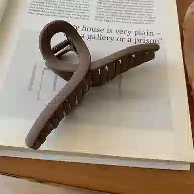 蒙妮 高级感雾面磨砂抓夹 亚克力 发夹 男女同款情侣款