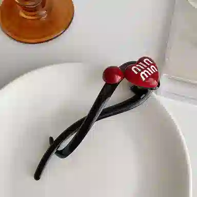 蒙妮 安可拉红色爱心扭扭抓夹一字夹 树脂 发夹 女款