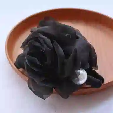 蒙妮 温柔山茶花朵珍珠抓夹 亚克力 发夹 女款