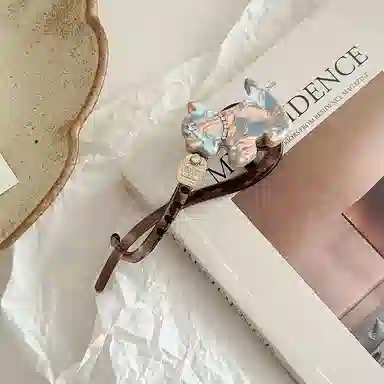 蒙妮 高级感气质小狗一字扭扭夹抓夹 树脂 发夹 女款