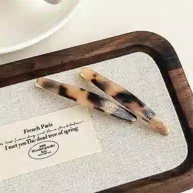 蒙妮 柳叶金标字母一字夹 醋酸 发夹 女款