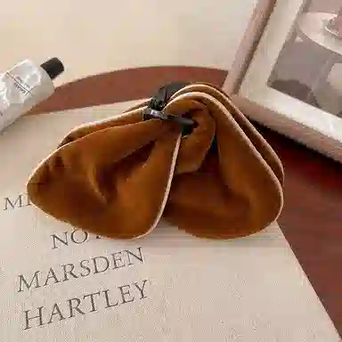 蒙妮 法式丝绒蝴蝶三角#好运 亚克力 发夹 女款