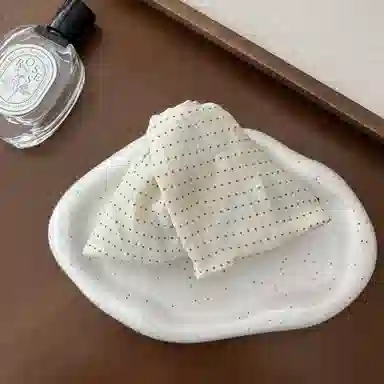 蒙妮 法式赫本风波点气质三角抓夹 亚克力 发夹 女款