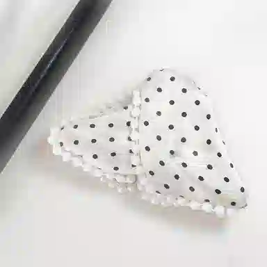 蒙妮 轻奢时尚珍珠波点三角抓夹 亚克力/布艺 发夹 女款