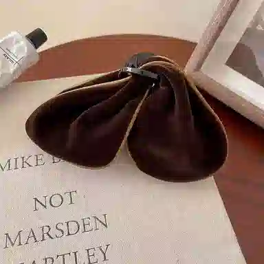 蒙妮 法式丝绒蝴蝶三角#好运 亚克力 发夹 女款