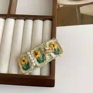 蒙妮 向日葵珍珠蝴蝶边夹 毛线 发夹 女款