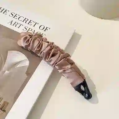 蒙妮 简约时尚缎面褶皱香蕉夹竖夹 亚克力/布艺 发夹 女款