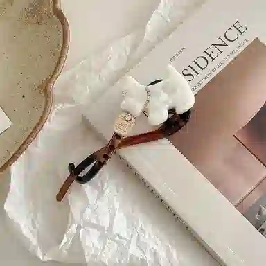 蒙妮 高级感气质小狗一字扭扭夹抓夹 树脂 发夹 女款