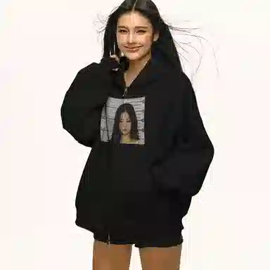 DOGANSON Vintage Portrait Print Sweatshirt