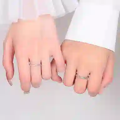 925