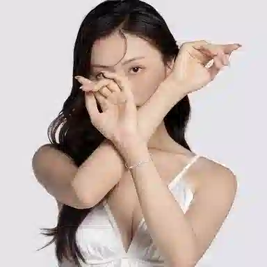 925