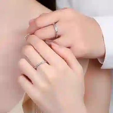 925