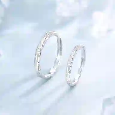 925