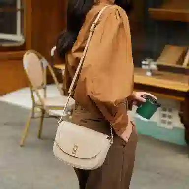 红蜻蜓 美拉德通勤百搭小众 单肩斜挎包 女款 牛剖层皮革 多色