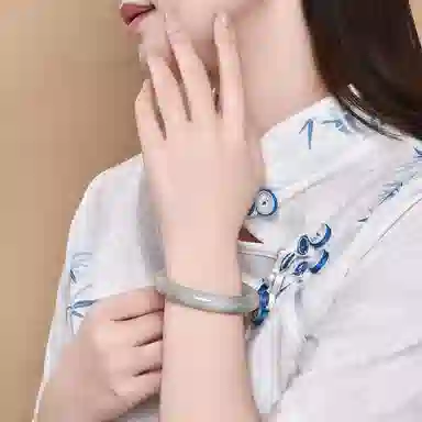 【甄选特级】 庆大福 青山黛 古风优雅一步一响 温润如玉清冷轻奢 国色生香 国风新潮新中式汉服旗袍日常百搭 天山翠 手镯 女款