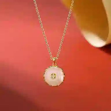 庆大福 钱币平安扣   新中式优雅气质 温柔清冷感 简约大方 潮流时尚创意百搭锁骨链#好运 玉髓 项链 女款