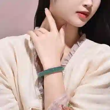 庆大福 远山黛油青系列 江南温婉润玉卿卿可人 汉服旗袍国风古典雅韵百搭宫延风#好运 玉髓 玉石手镯 女款