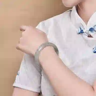 【甄选特级】 庆大福 青山黛 古风优雅一步一响 温润如玉清冷轻奢 国色生香 国风新潮新中式汉服旗袍日常百搭 天山翠 手镯 女款