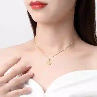 庆大福 钱币平安扣   新中式优雅气质 温柔清冷感 简约大方 潮流时尚创意百搭锁骨链#好运 玉髓 项链 女款