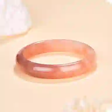庆大福 桃花酿美人镯 桃之夭夭 三生三世桃花酿 莹润细腻 国潮复古 梨云暮雪 贵妃镯 金丝玉 手镯 女款
