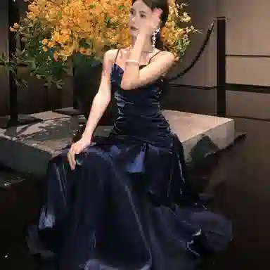 玉儿恋 纯欲风人鱼姬设计感不规则荷叶边高端宴会礼服裙时尚吊带连衣裙 女款 克莱因蓝色调