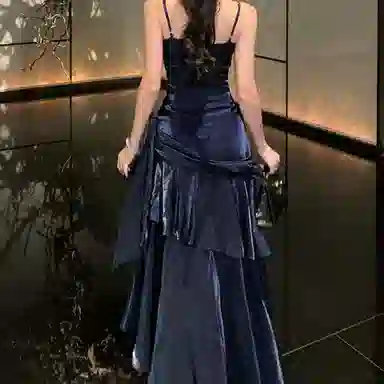 玉儿恋 纯欲风人鱼姬设计感不规则荷叶边高端宴会礼服裙时尚吊带连衣裙 女款 克莱因蓝色调