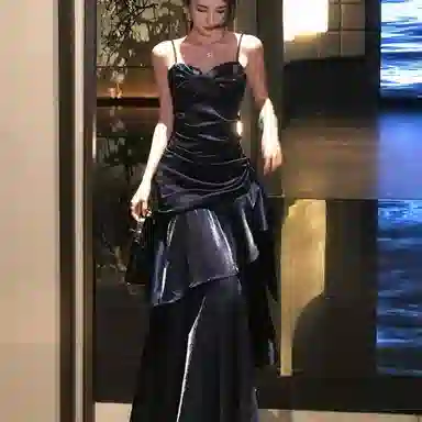 玉儿恋 纯欲风人鱼姬设计感不规则荷叶边高端宴会礼服裙时尚吊带连衣裙 女款 克莱因蓝色调