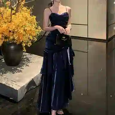 玉儿恋 纯欲风人鱼姬设计感不规则荷叶边高端宴会礼服裙时尚吊带连衣裙 女款 克莱因蓝色调
