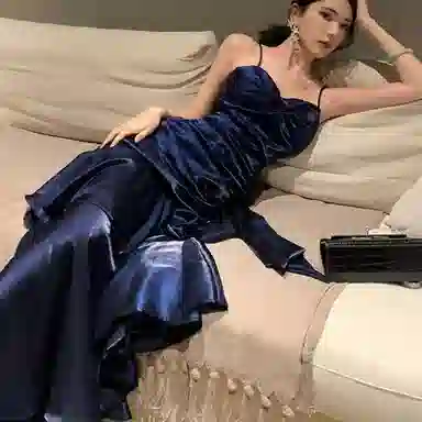 玉儿恋 纯欲风人鱼姬设计感不规则荷叶边高端宴会礼服裙时尚吊带连衣裙 女款 克莱因蓝色调