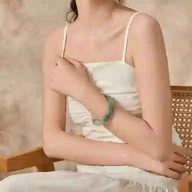 【甄选多翠】 熊银匠 青山黛翠玉贵妃美人镯 新中式国潮古风优雅国风气质 古典汉服旗袍百搭清冷感素玉镯子 金丝玉 手镯 女款