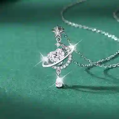 【999足银】 熊银匠 梦幻心月 怦然心动 星月守护 轻奢小众高级感闪耀爱心吊坠 精致时尚锁骨链 气质优雅 高含量足银 纯银项链 女款