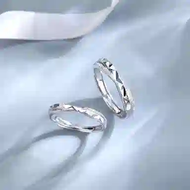 925